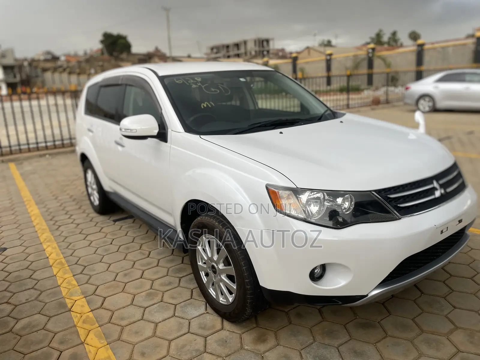 Mitsubishi Outlander 2010 White