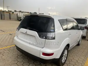 Mitsubishi Outlander 2010 White