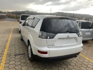 Mitsubishi Outlander 2010 White