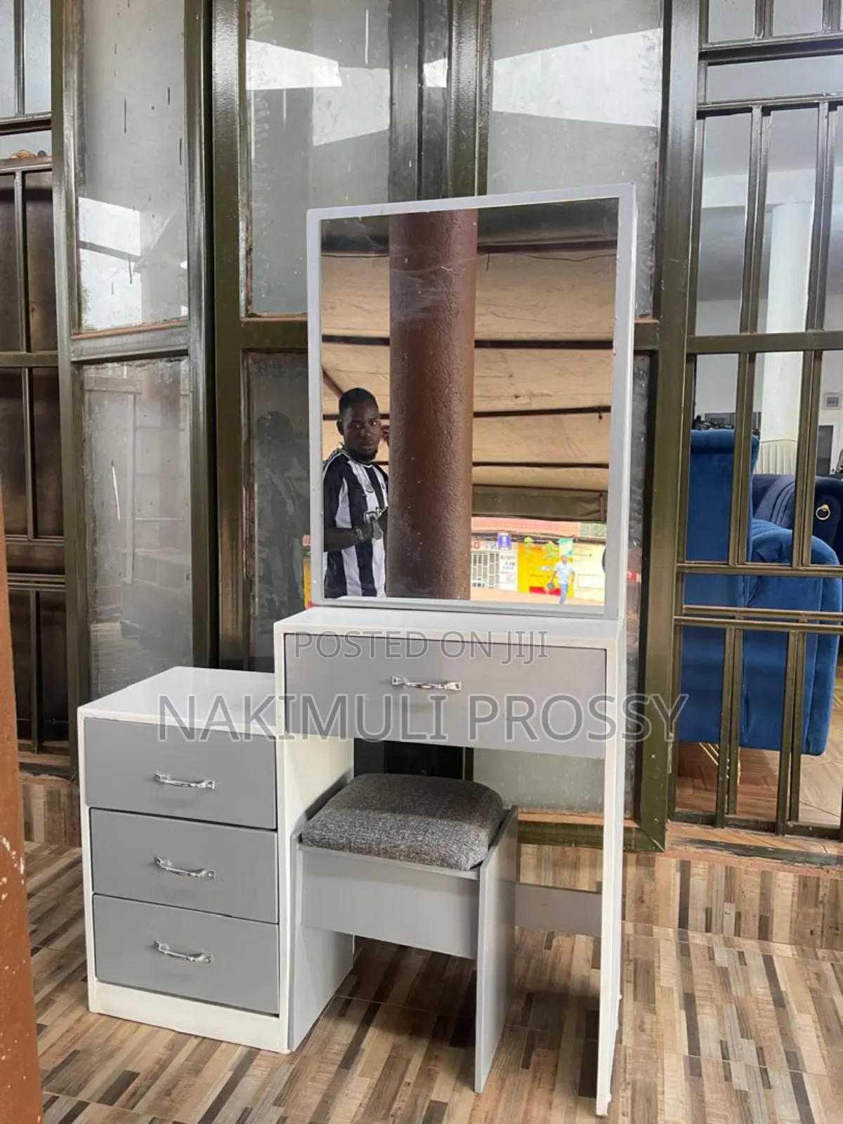 Dressing Mirror/Dressing Table