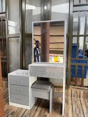 Dressing Mirror/Dressing Table