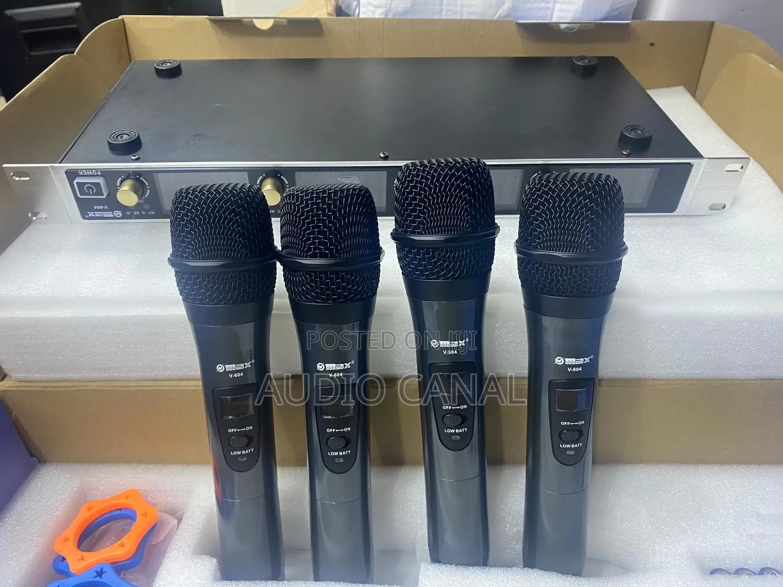 Max UHF 4 Channel Microphone