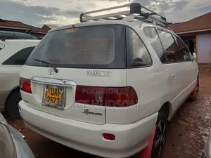Toyota Ipsum 2000 Beige