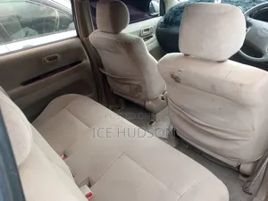 Toyota Ipsum 2000 Beige