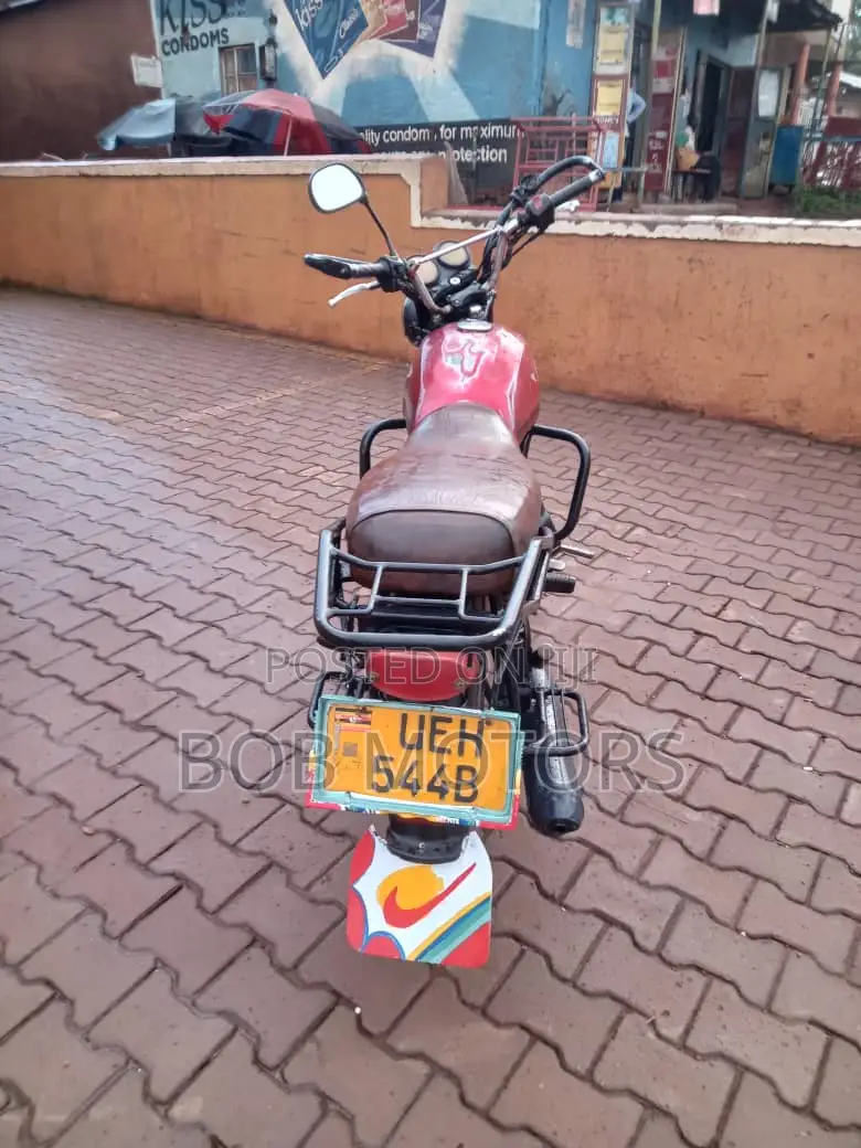 Bajaj Boxer 125 2021 Red