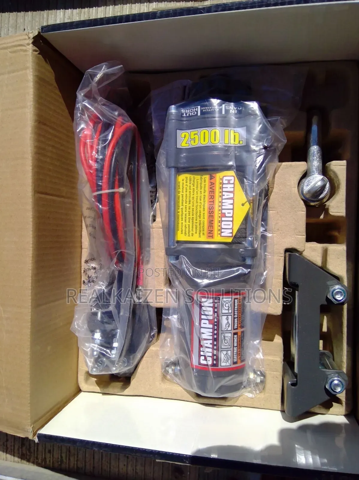 CHAMPION 1134kg 12V DC Winch Kit With Mount| Hitch Adapter