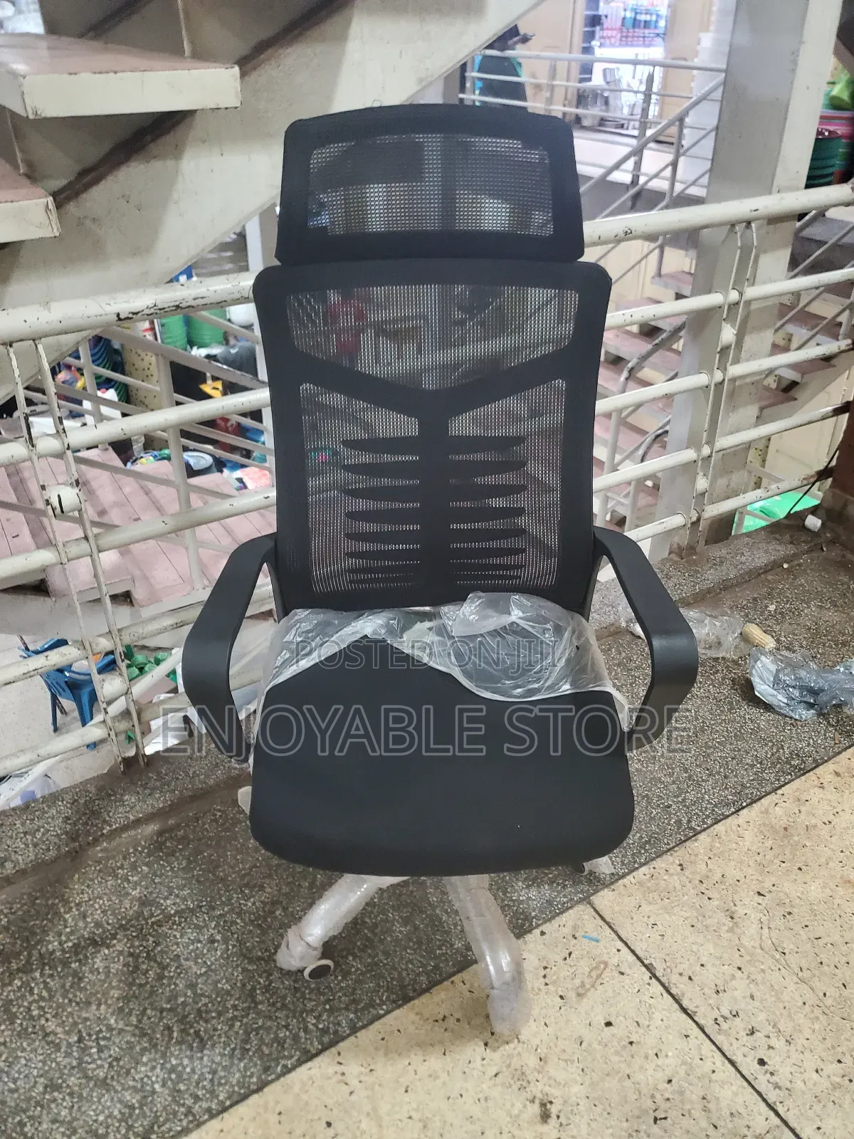 Ergonomic Office Chair/Swivel Office Fabric Chair