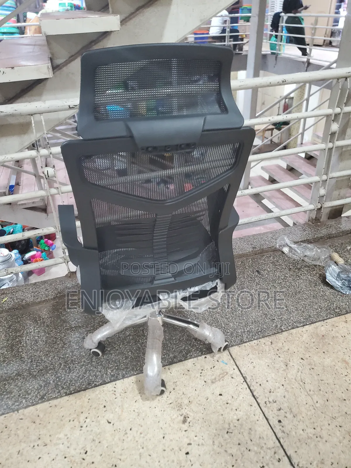 Ergonomic Office Chair/Swivel Office Fabric Chair