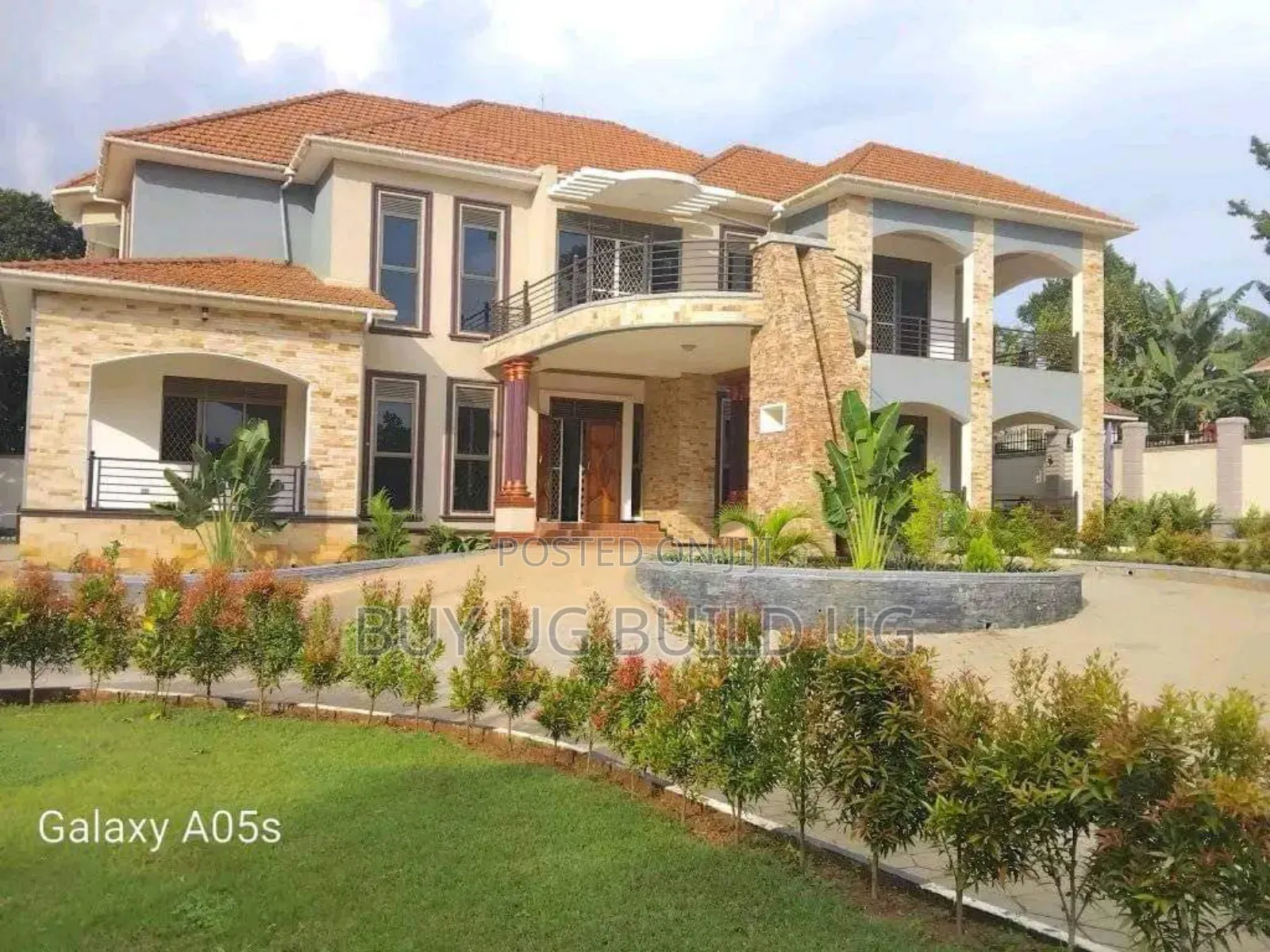 7bdrm Maisonette in Kira Nakwero for sale