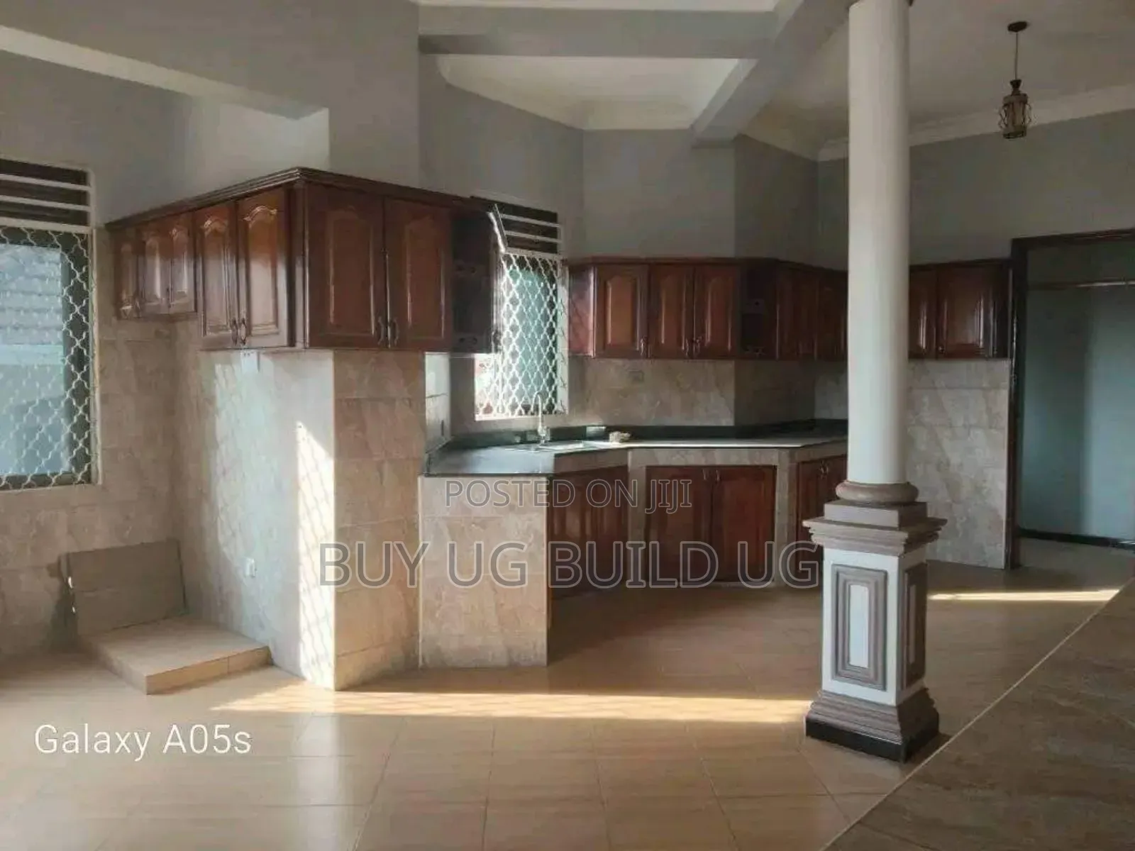 7bdrm Maisonette in Kira Nakwero for sale