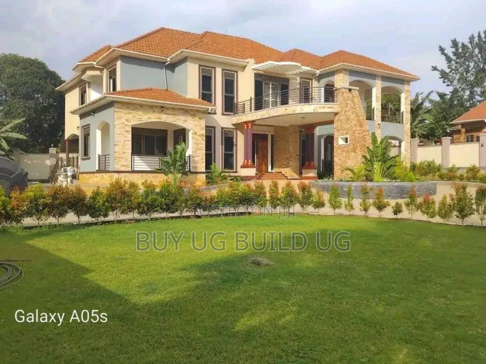 7bdrm Maisonette in Kira Nakwero for sale