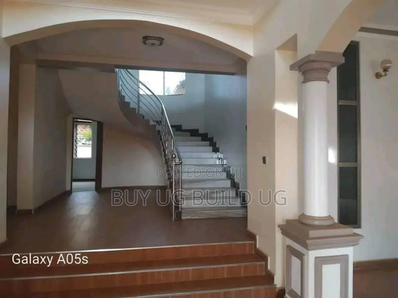7bdrm Maisonette in Kira Nakwero for sale