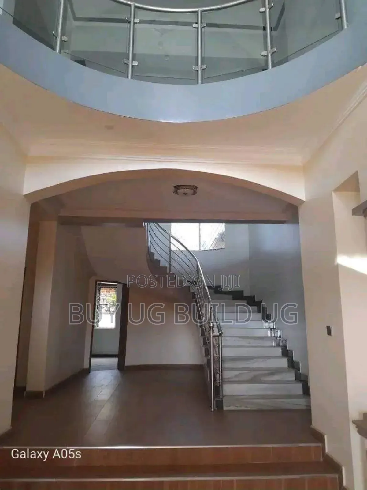 7bdrm Maisonette in Kira Nakwero for sale