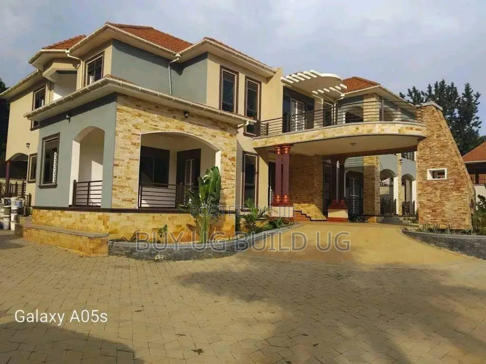 7bdrm Maisonette in Kira Nakwero for sale