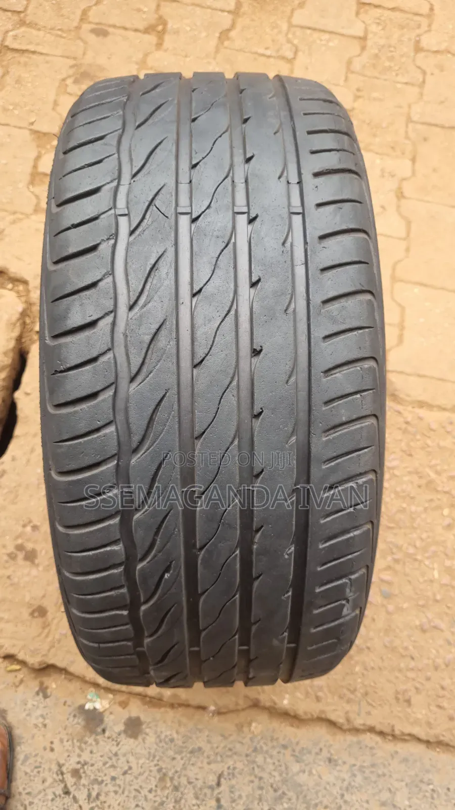 255/40r19 Foreign Used Tire