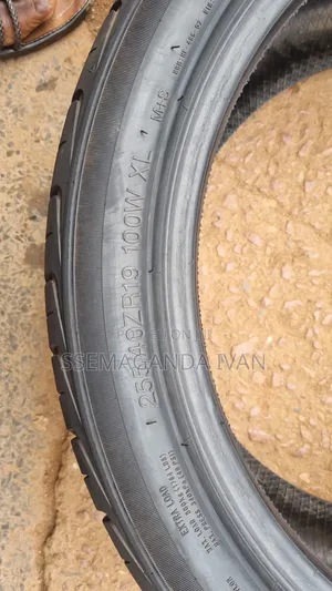 255/40r19 Foreign Used Tire