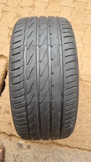 255/40r19 Foreign Used Tire