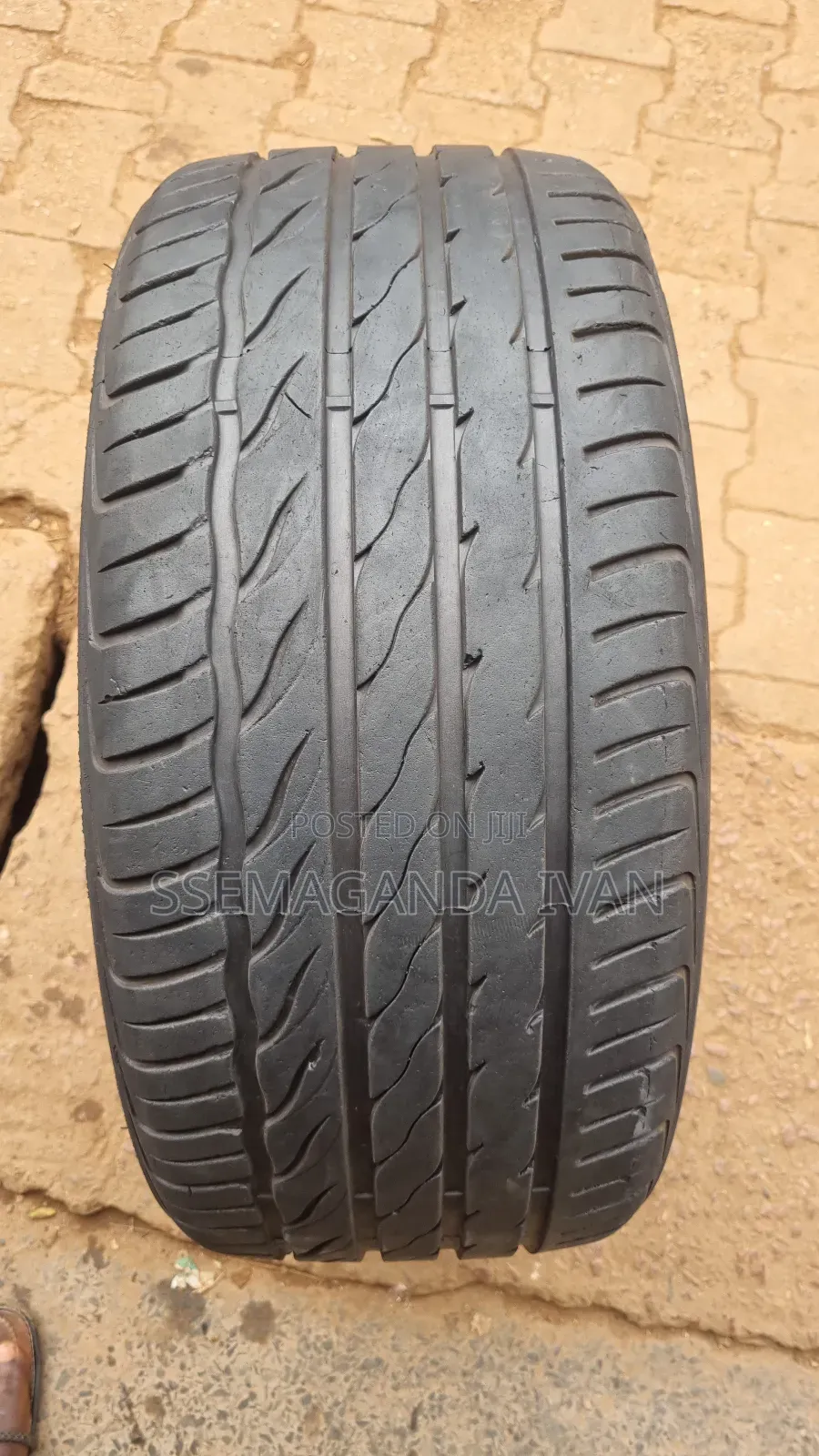 255/40r19 Foreign Used Tire