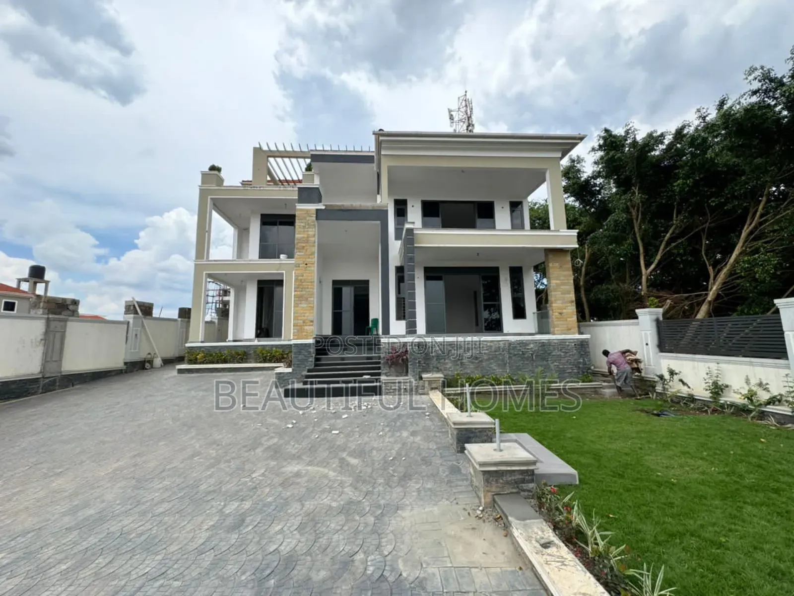 Furnished 7bdrm Mansion in Kyanja, Nakawa for sale