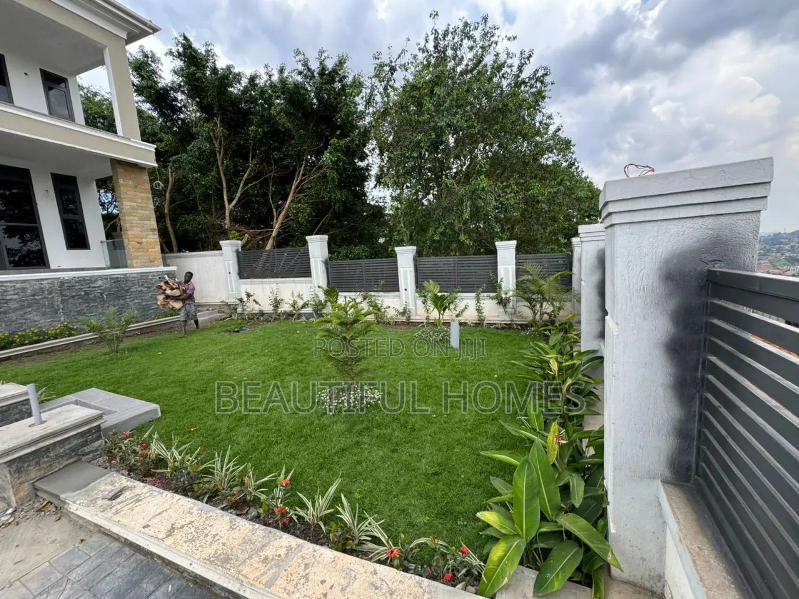 Furnished 7bdrm Mansion in Kyanja, Nakawa for sale
