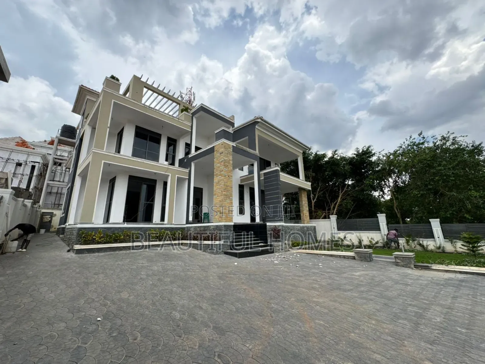 Furnished 7bdrm Mansion in Kyanja, Nakawa for sale