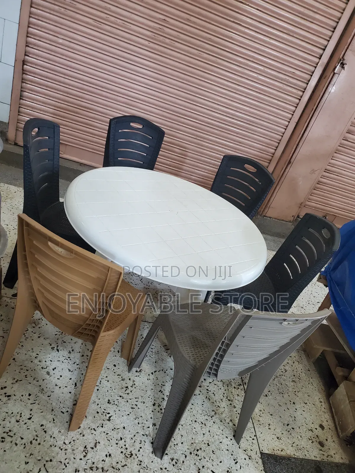 Bar/Restaurant Plastic Table and Chairs 6 People Seater