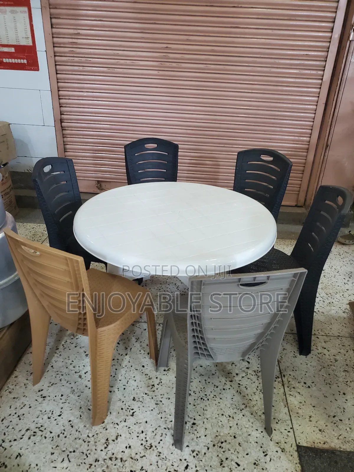Bar/Restaurant Plastic Table and Chairs 6 People Seater