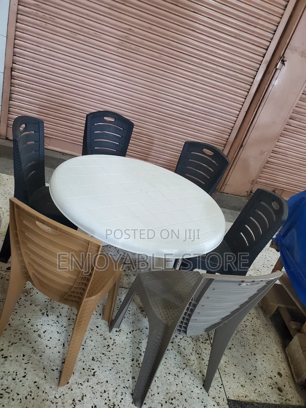 Bar/Restaurant Plastic Table and Chairs 6 People Seater