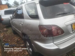 Toyota Harrier 2000 Silver