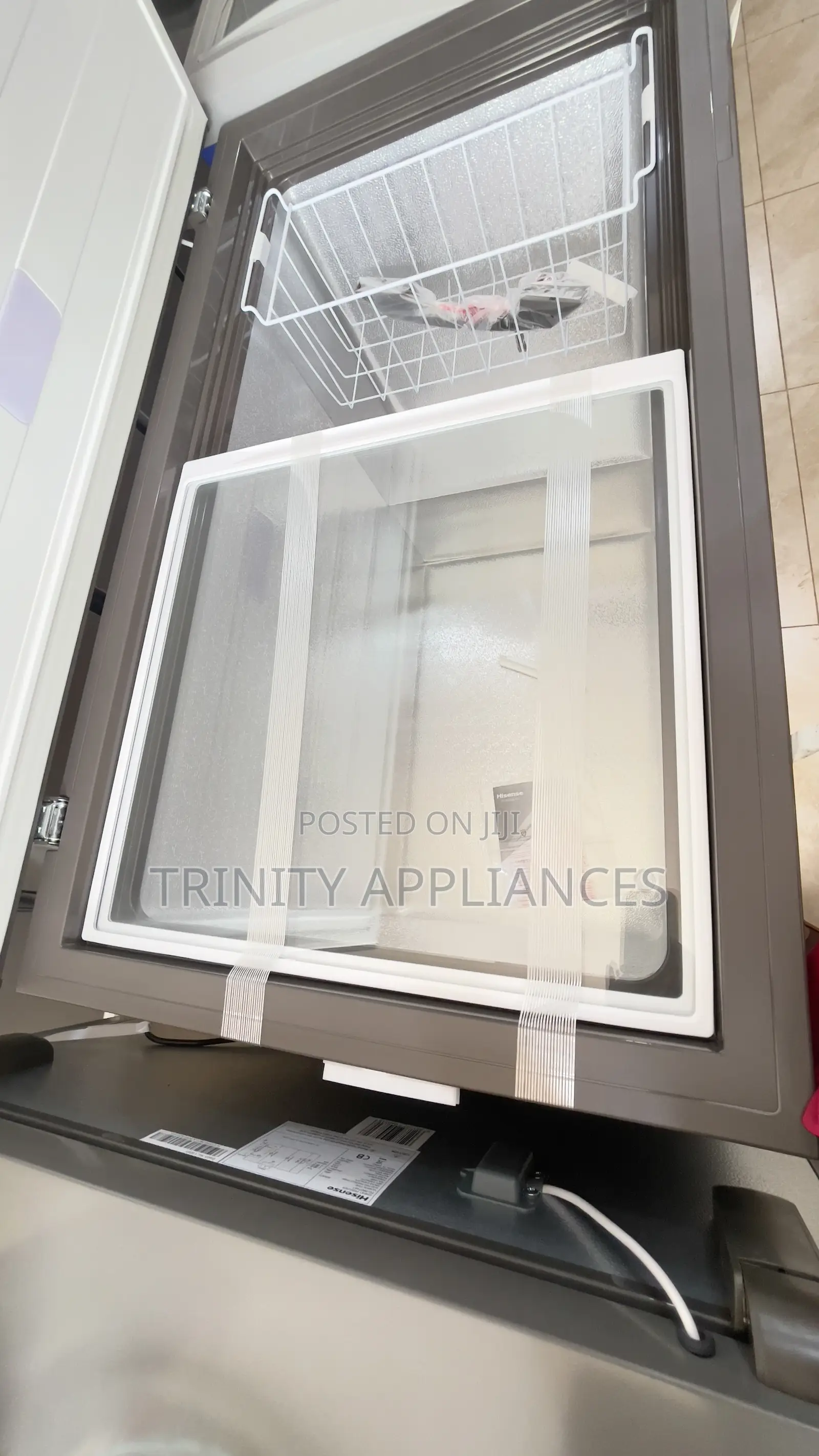 Hisense 400-Litre Chest Freezer Fc-40dt4sb1; Lock and Key