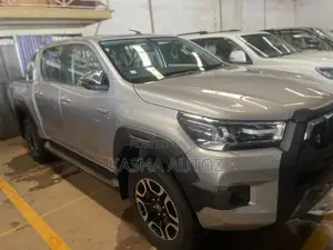 New Toyota Hilux 2024 Silver