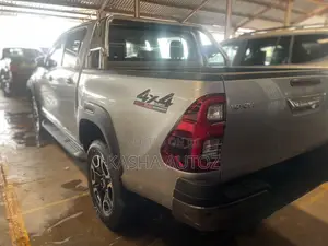 New Toyota Hilux 2024 Silver
