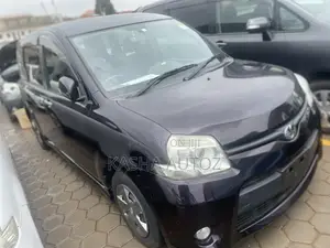 Toyota Sienta 2012 Purple