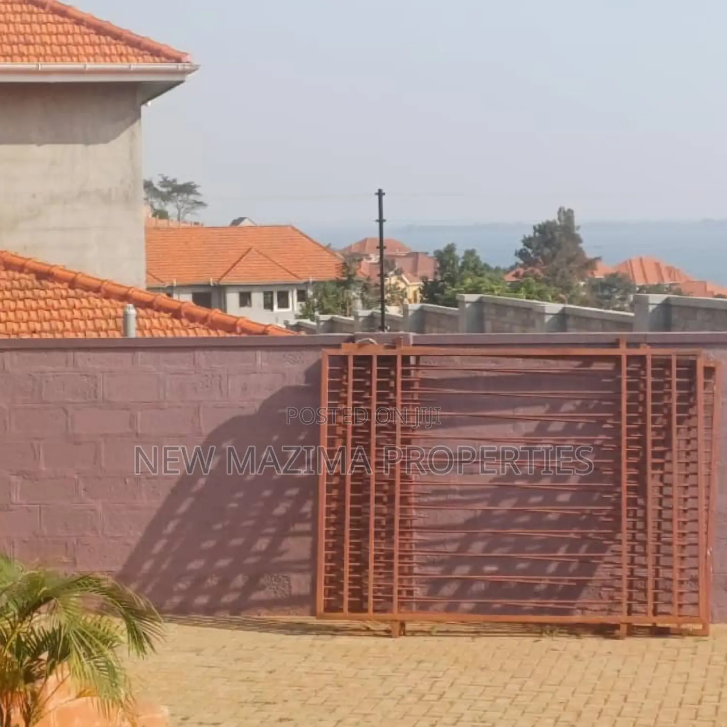 5bdrm Maisonette in Lubowa Heights, Division A for sale