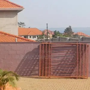 5bdrm Maisonette in Lubowa Heights, Division A for sale