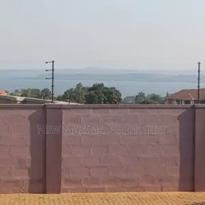 5bdrm Maisonette in Lubowa Heights, Division A for sale