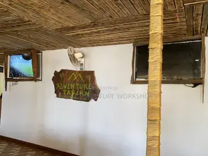 Interior Designer Pallet Ceiling and Floor