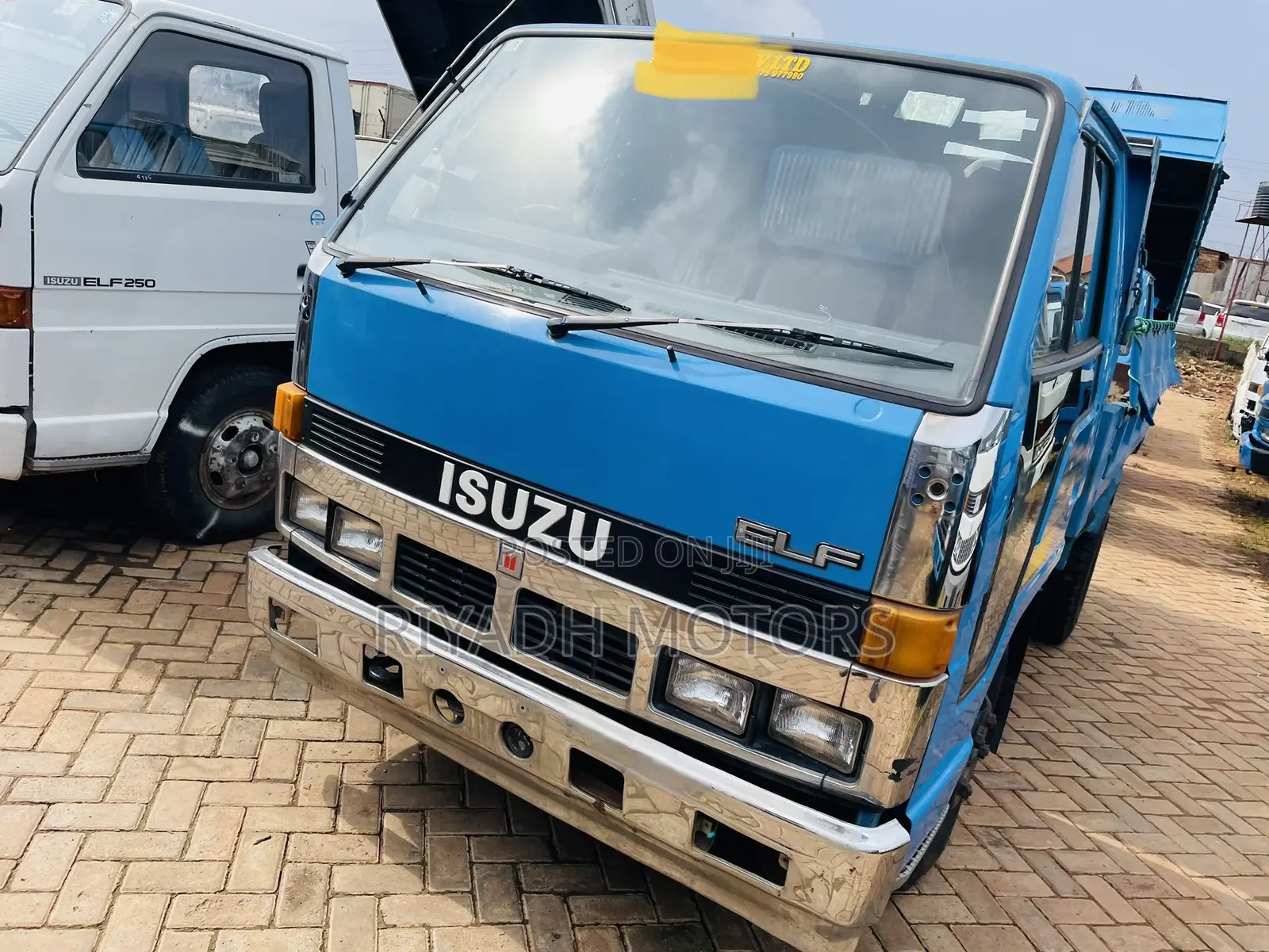 Isuzu Elf Dumper