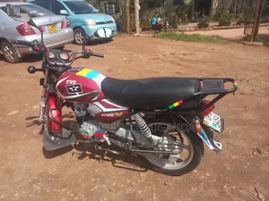 TVS HLX 125 2022 Red