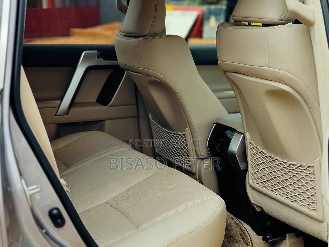 Toyota Land Cruiser Prado 2022 Gray