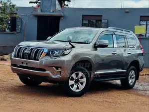 Toyota Land Cruiser Prado 2022 Gray