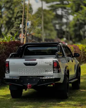 Toyota Hilux 2018 White