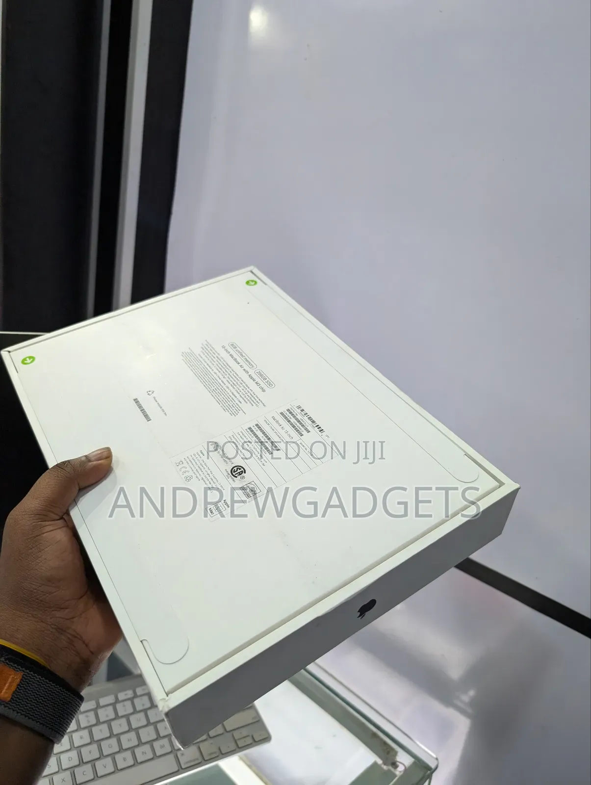 New Laptop Apple MacBook Air 2024 M3 13-Inch 8GB Apple M3 SSD 256GB