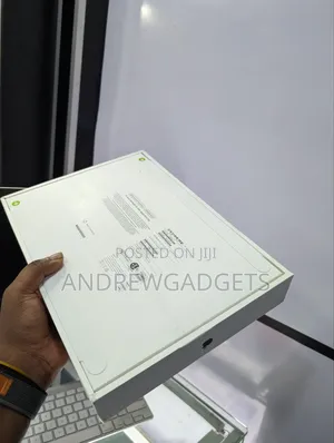 New Laptop Apple MacBook Air 2024 M3 13-Inch 8GB Apple M3 SSD 256GB
