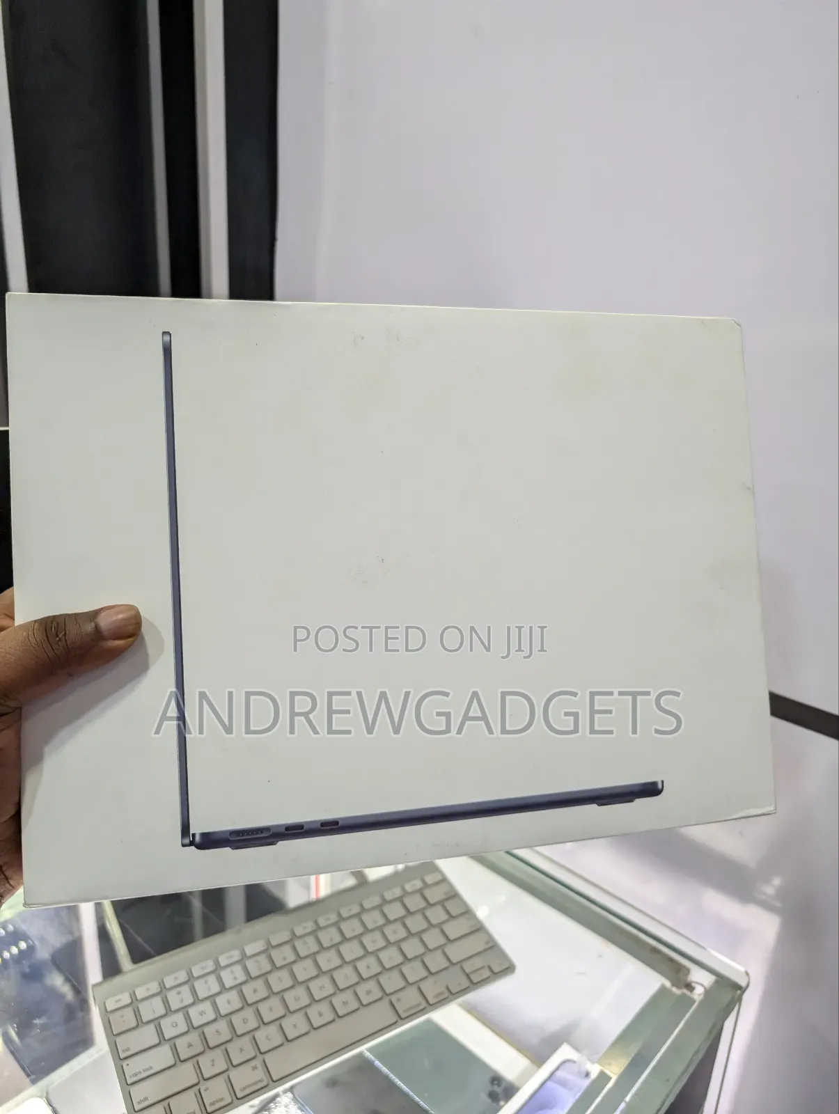 New Laptop Apple MacBook Air 2024 M3 13-Inch 8GB Apple M3 SSD 256GB