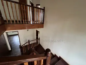 10bdrm Maisonette in Kololo, Central Division for rent