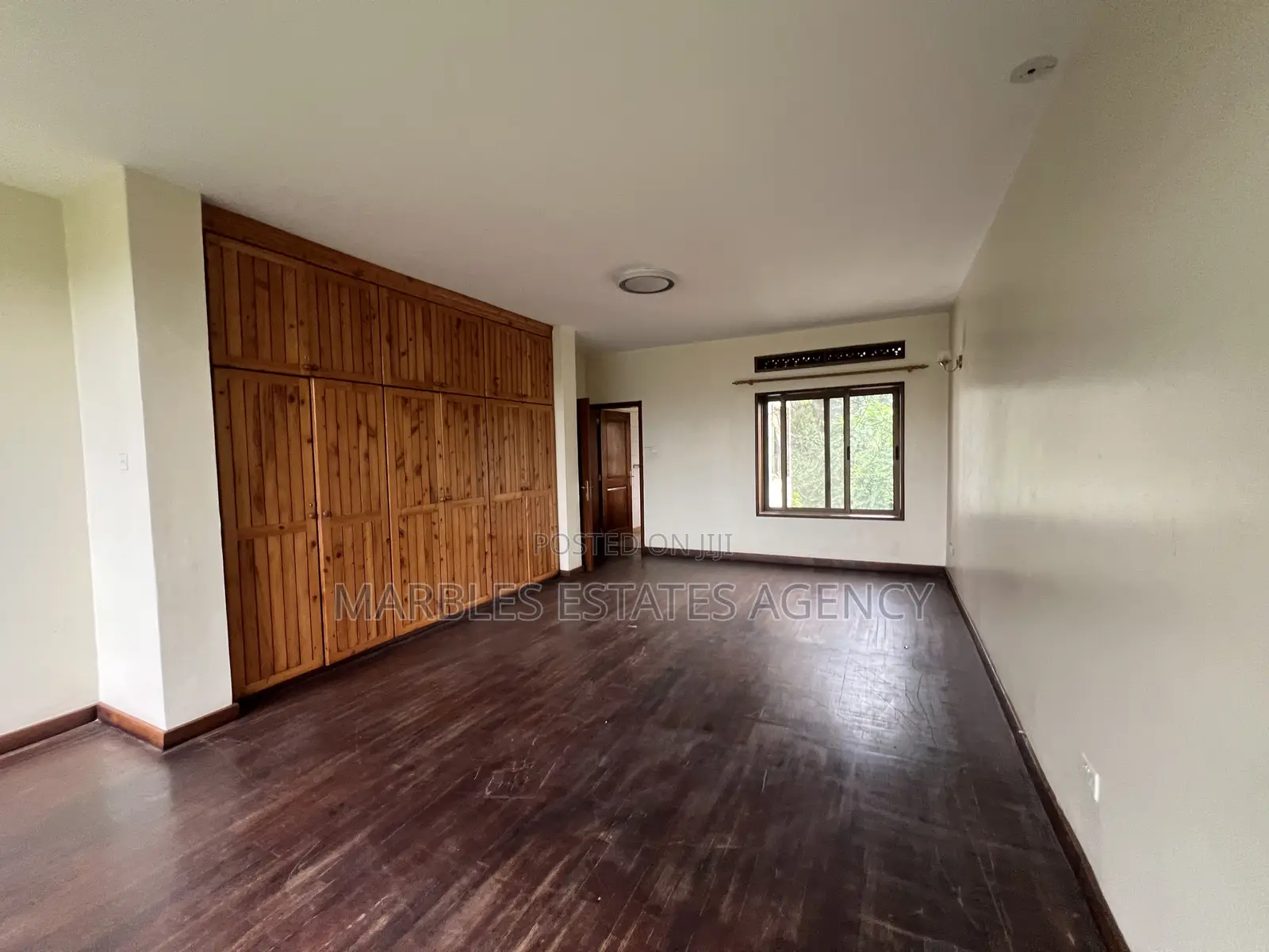 10bdrm Maisonette in Kololo, Central Division for rent