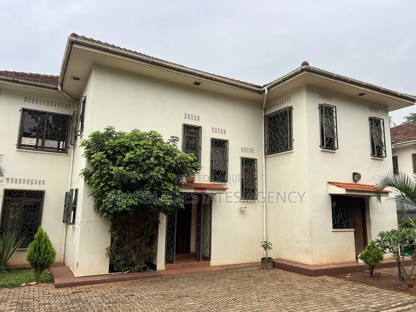 10bdrm Maisonette in Kololo, Central Division for rent