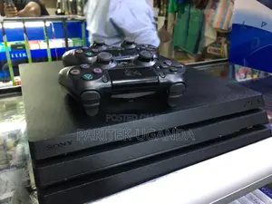 Playstation 4 Pro With 10 Games/500gb HDD/02 Controllers
