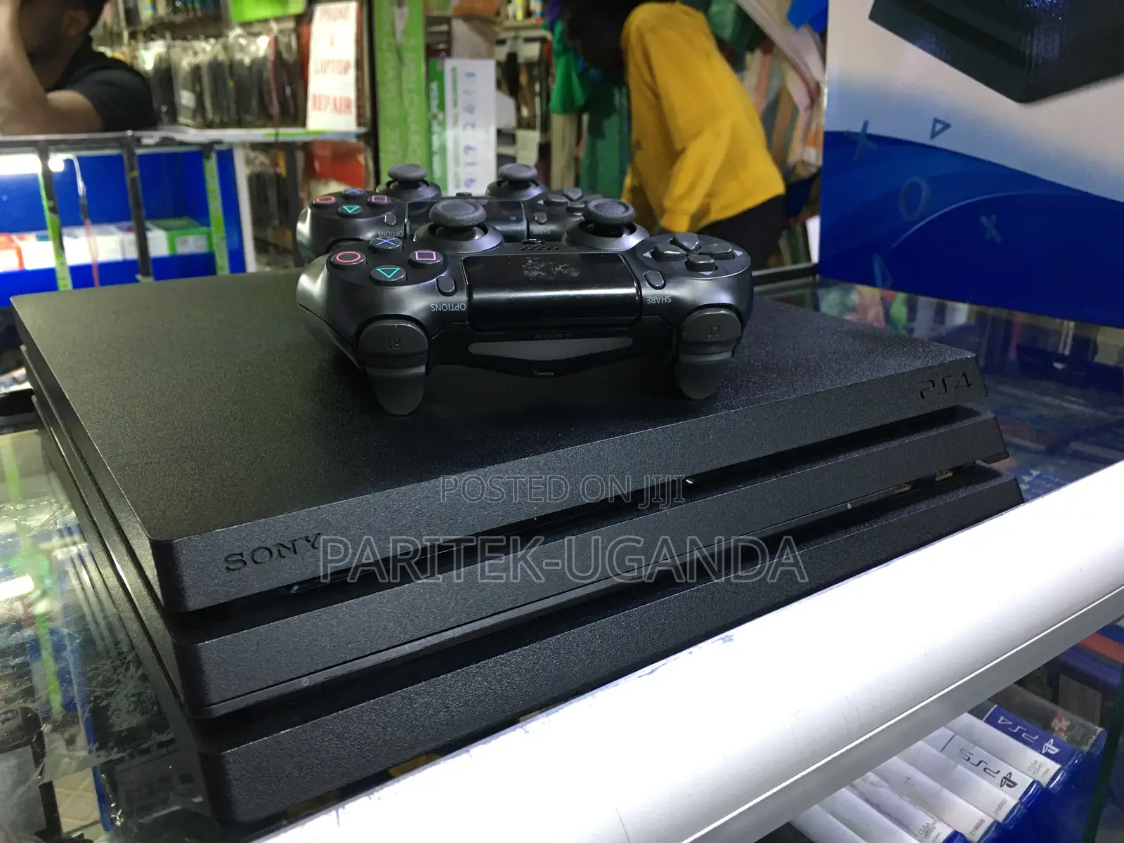 Ps4 Pro Console W/ 2 Pads +10 Games + 02 Controllers